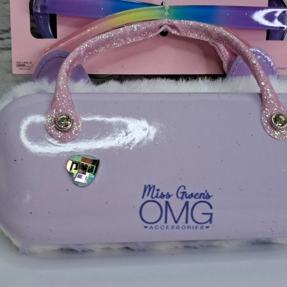 MISS GWEN'S 'OMG' HEART SUNGLASSES & FUZZY HARD CARRING CASE 'BOUGIE KITTY'
